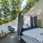 Nomad Glamping *