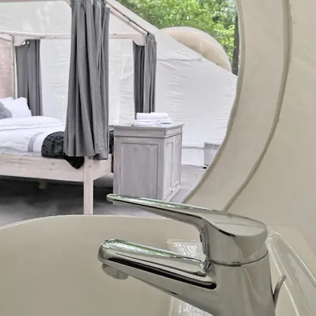 Nomad Glamping *