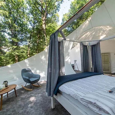 Nomad Glamping *
