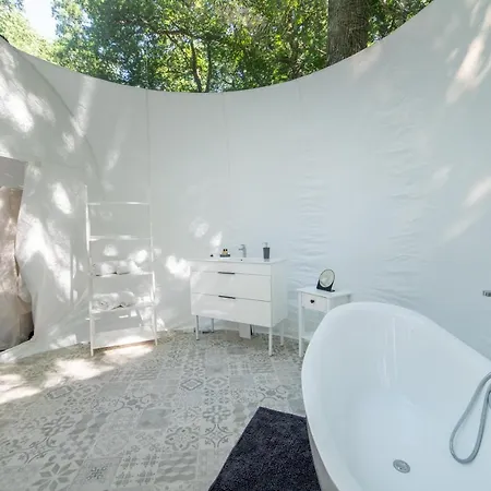 Nomad Glamping אוהל מפואר