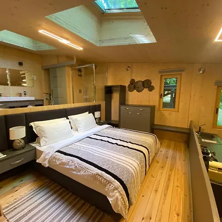אוהל מפואר Nomad Glamping נושבאי